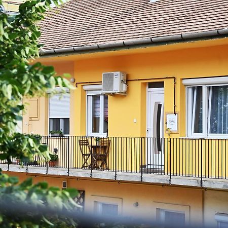 Zora Apartman Eger Exteriör bild