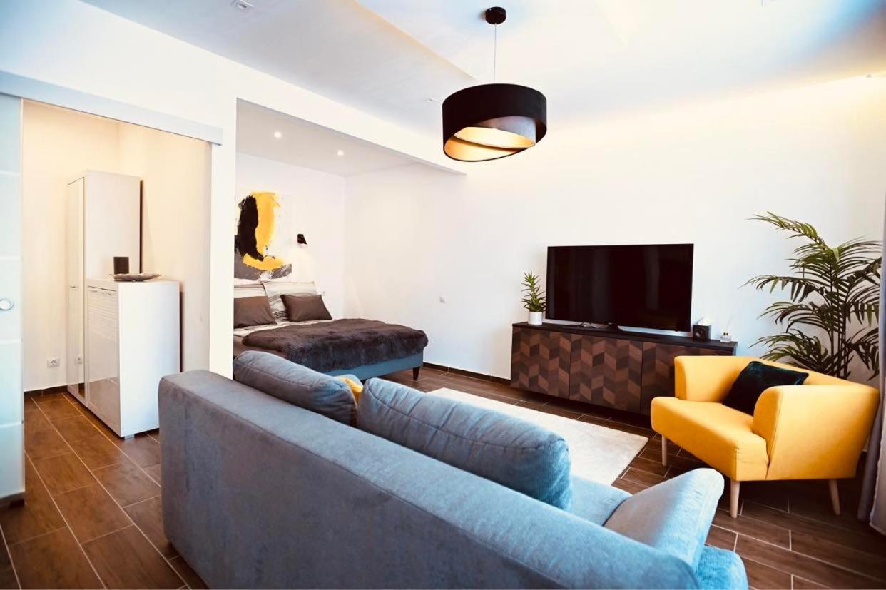 Zora Apartman Eger Exteriör bild