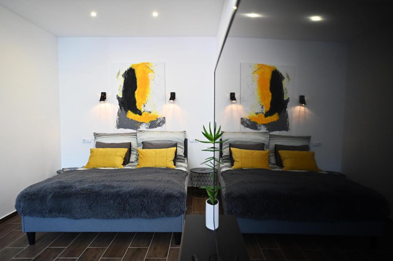 Zora Apartman Eger Exteriör bild